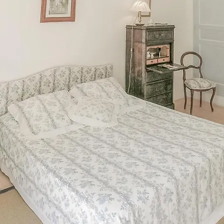 Stunning In St Antoine De Breuilh Semesterbostad