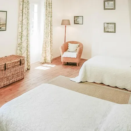 Semesterbostad Stunning In St Antoine De Breuilh *